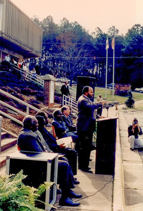 Martin Luther King III speaks at the ceremony designating the 谷街 校园 as an HBCU